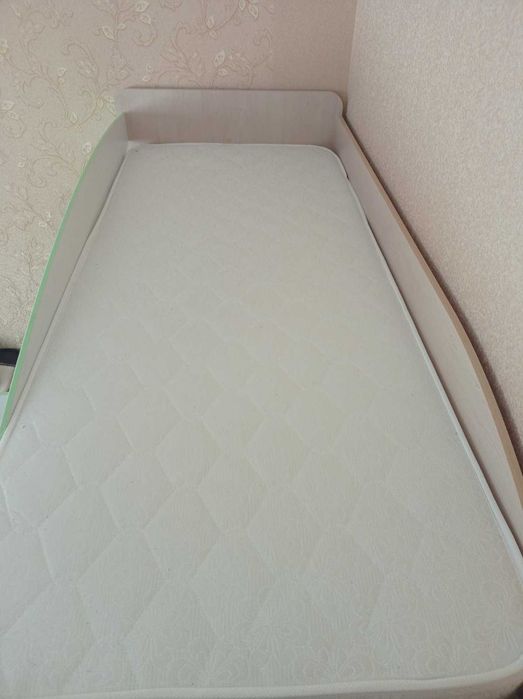 Дитяче двоярусне ліжко