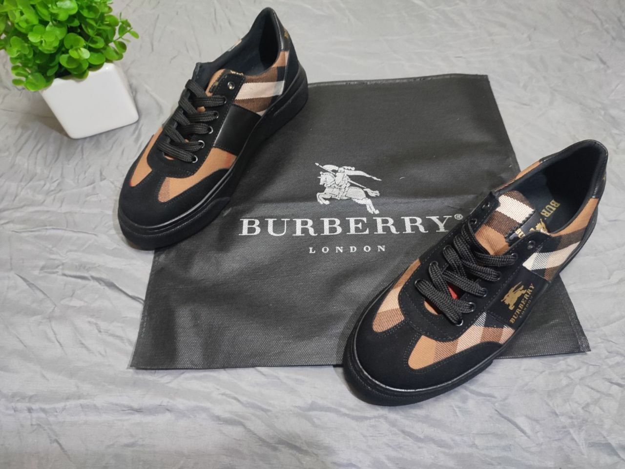 Кросcовки мужские Burberry, стильные весение кросы для прогулок,