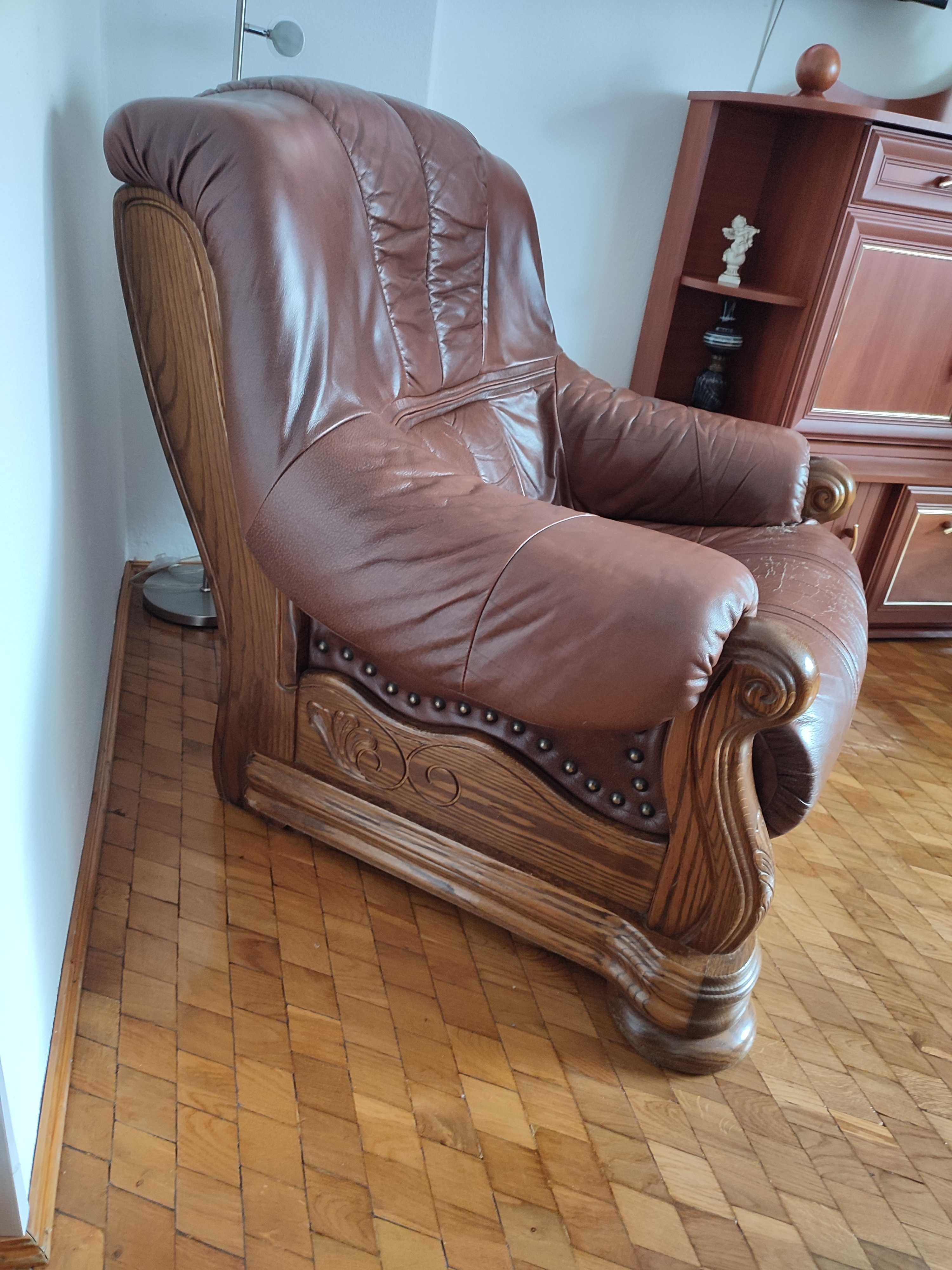 Duży fotel skórzany