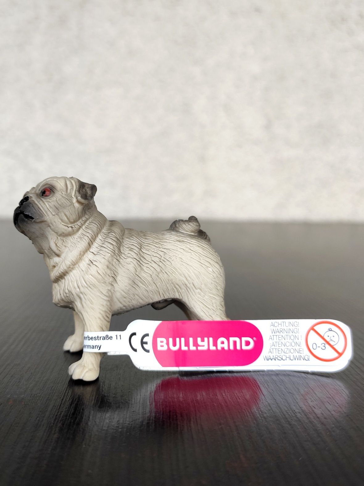 Kolekcjonerska figurka mops Bullyland.