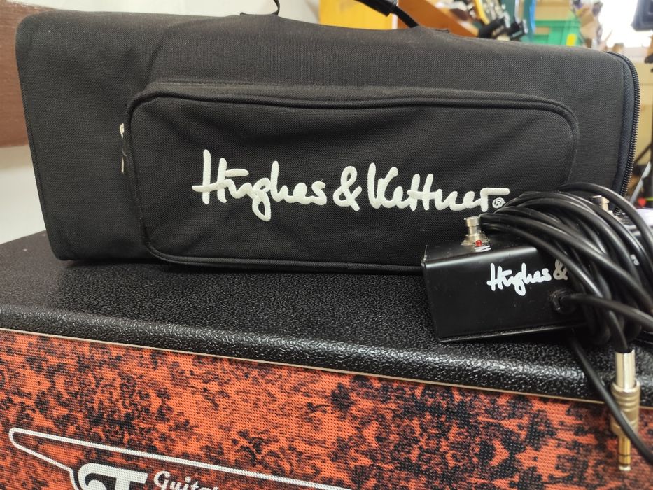 Hughes&Kettner- footswitch i torba w zestawie