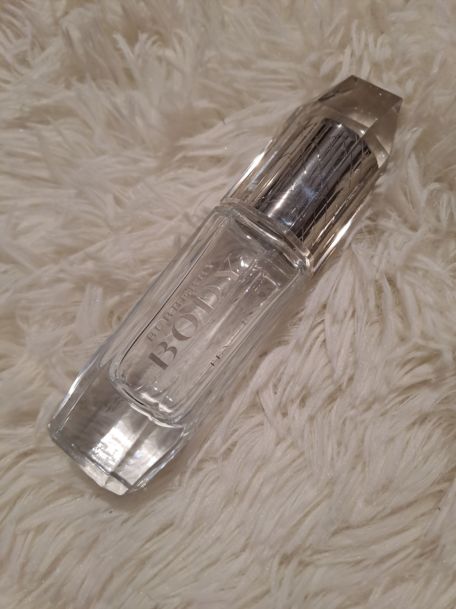 Flakonik po perfumach Burberry body tender