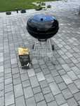 Grill okragly weglowy