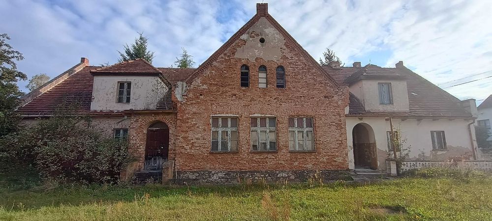 Budynek przedwojennej dawnej szkoły + gospodarczy na działce 2700m2