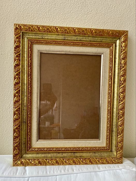 Moldura dourada em madeira 58x48 para fotografia 38x27