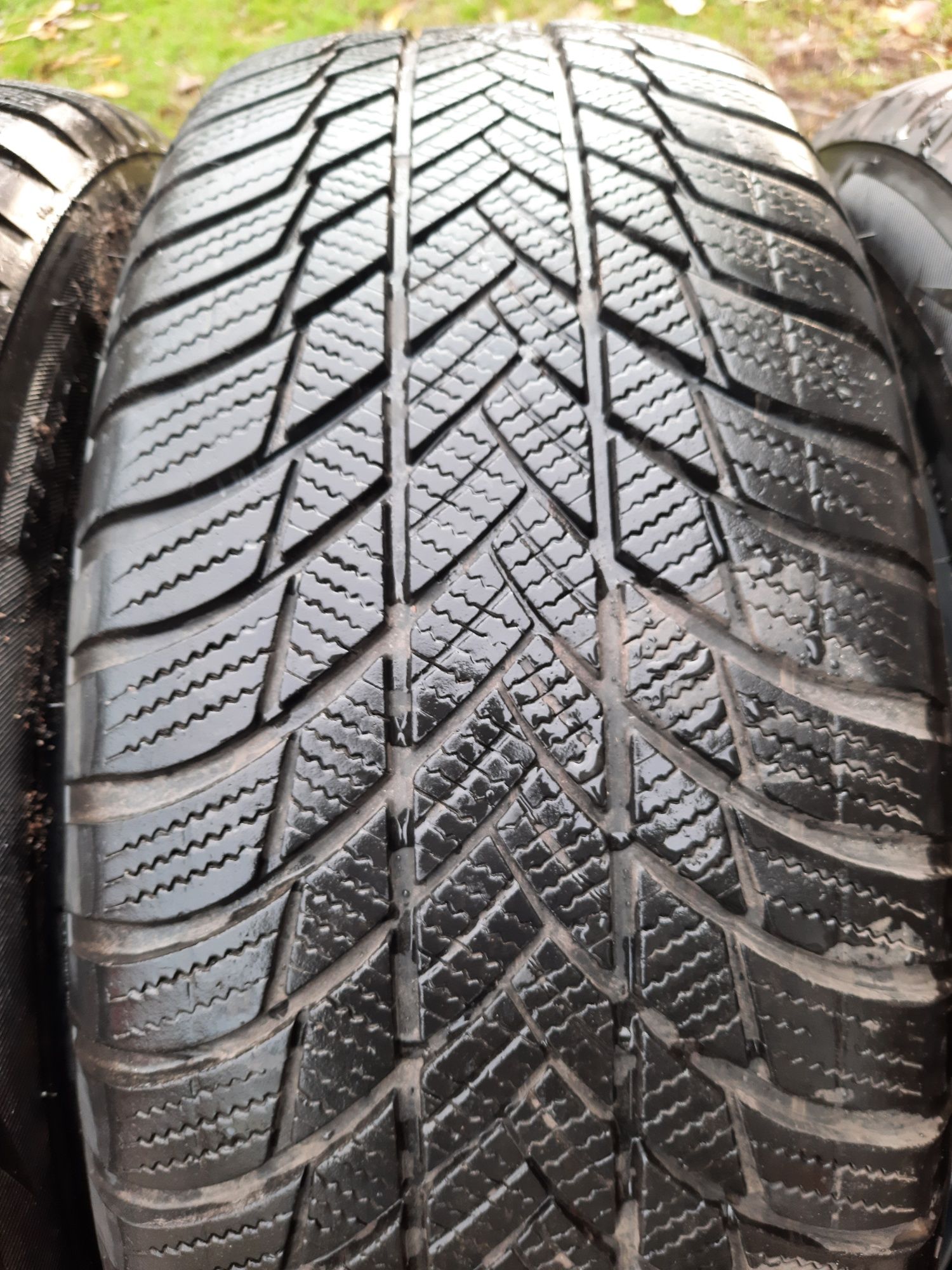 Opony zimowe 225/55/R18 Bridgestone 49 tydzień 2019 roku