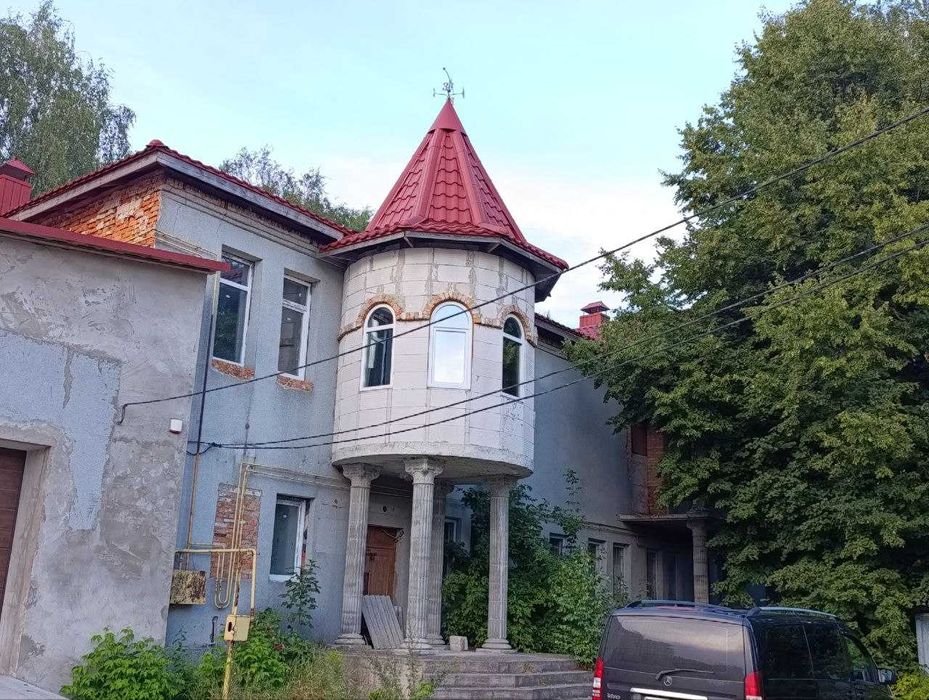 комерційне приміщення вільного призначення площею 563 кв.м.