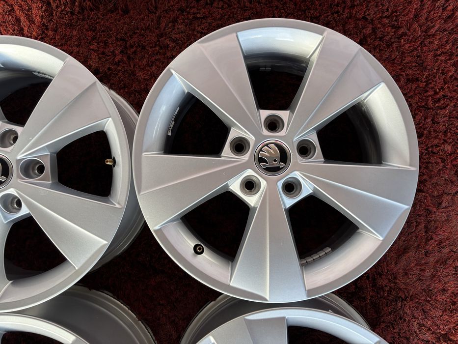 Original Skoda Octavia Karoq Super b R16 5x112