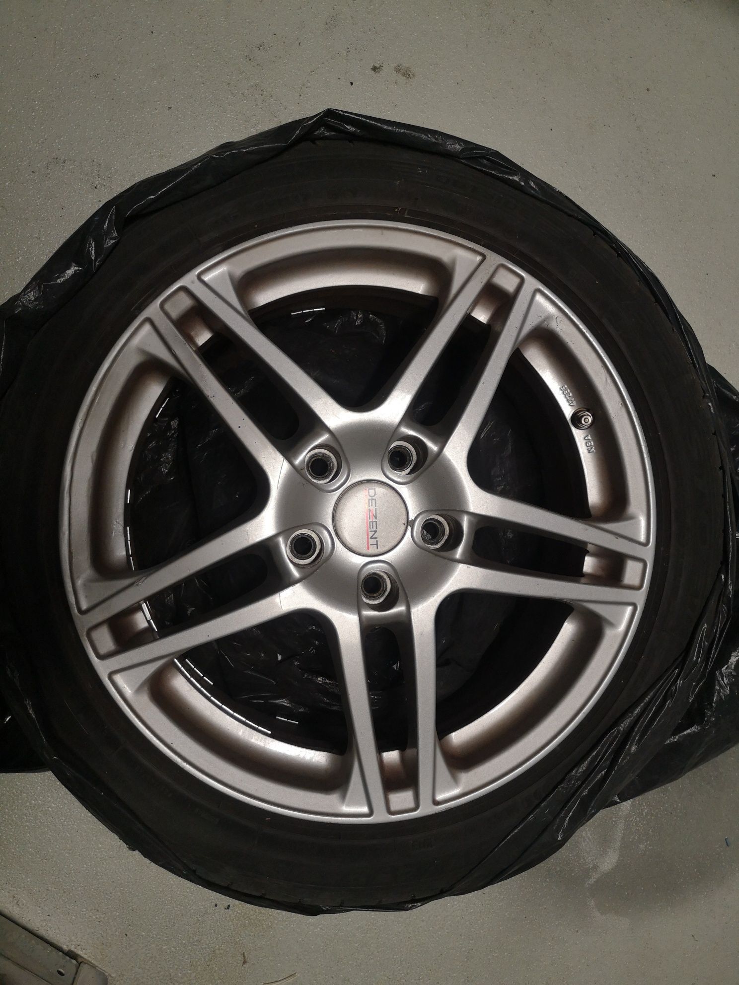 Alufelgi Dezent 5x114.3 
TR silver
7.00x17 5x114.3 ET 45