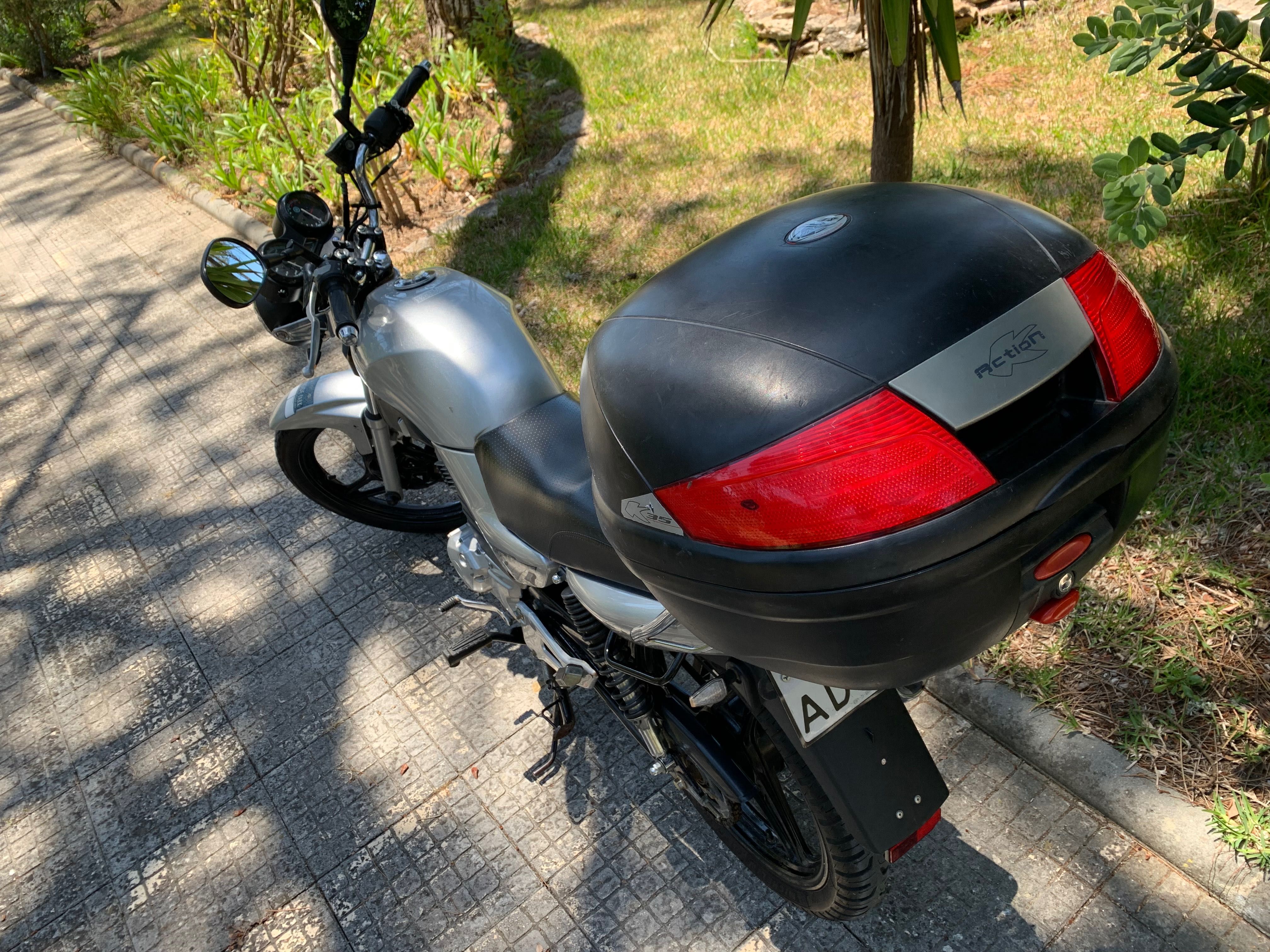 Yamaha YBR 125 com 16,000kms