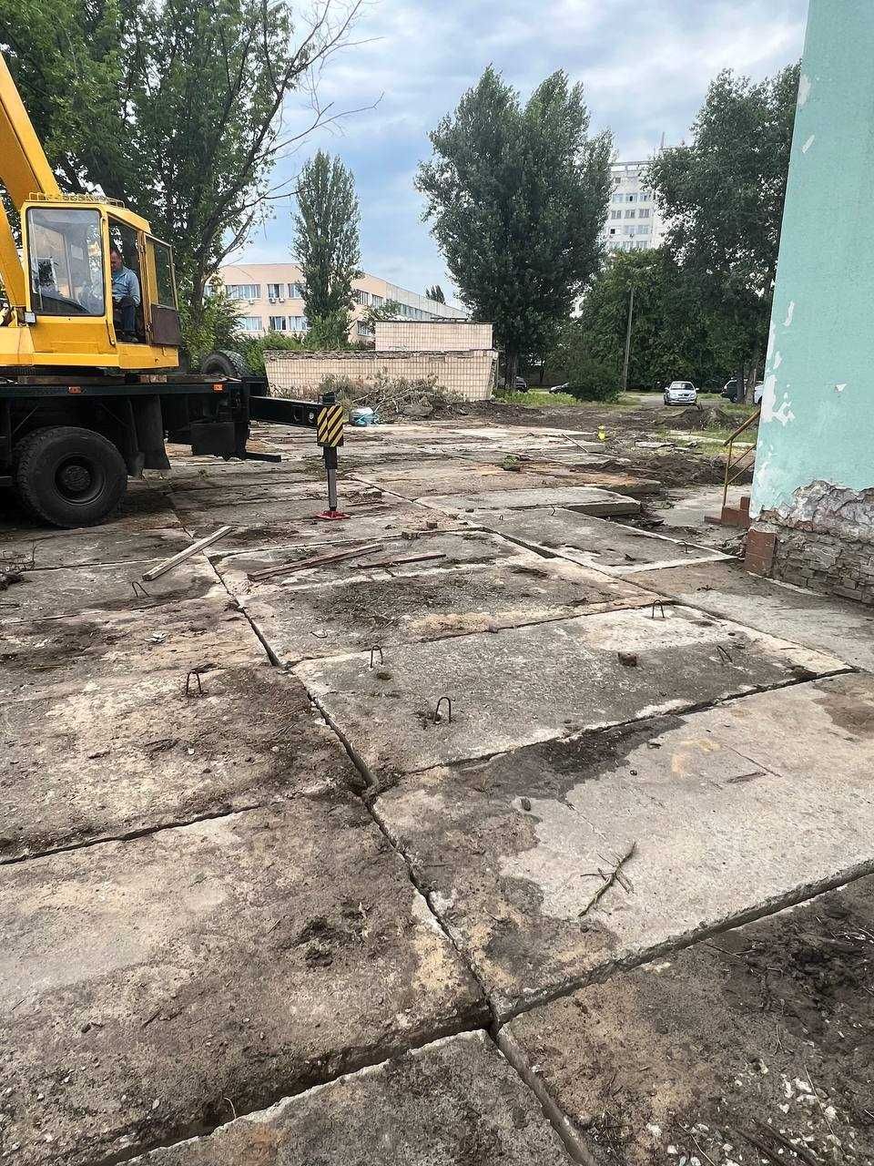 Дорожня плита , дорожняя плита .