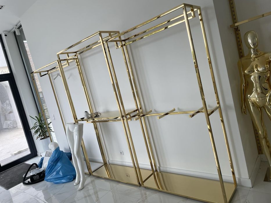 Meble i wyposazenie sklepu odziezowego