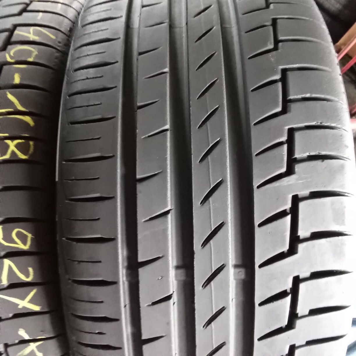 225/40 R 18 92Y XL x 2szt.