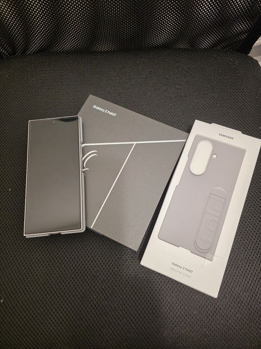Samsung Galaxy Z Fold 7 cinza