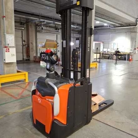 Електричний штабелер Toyota SPE140L