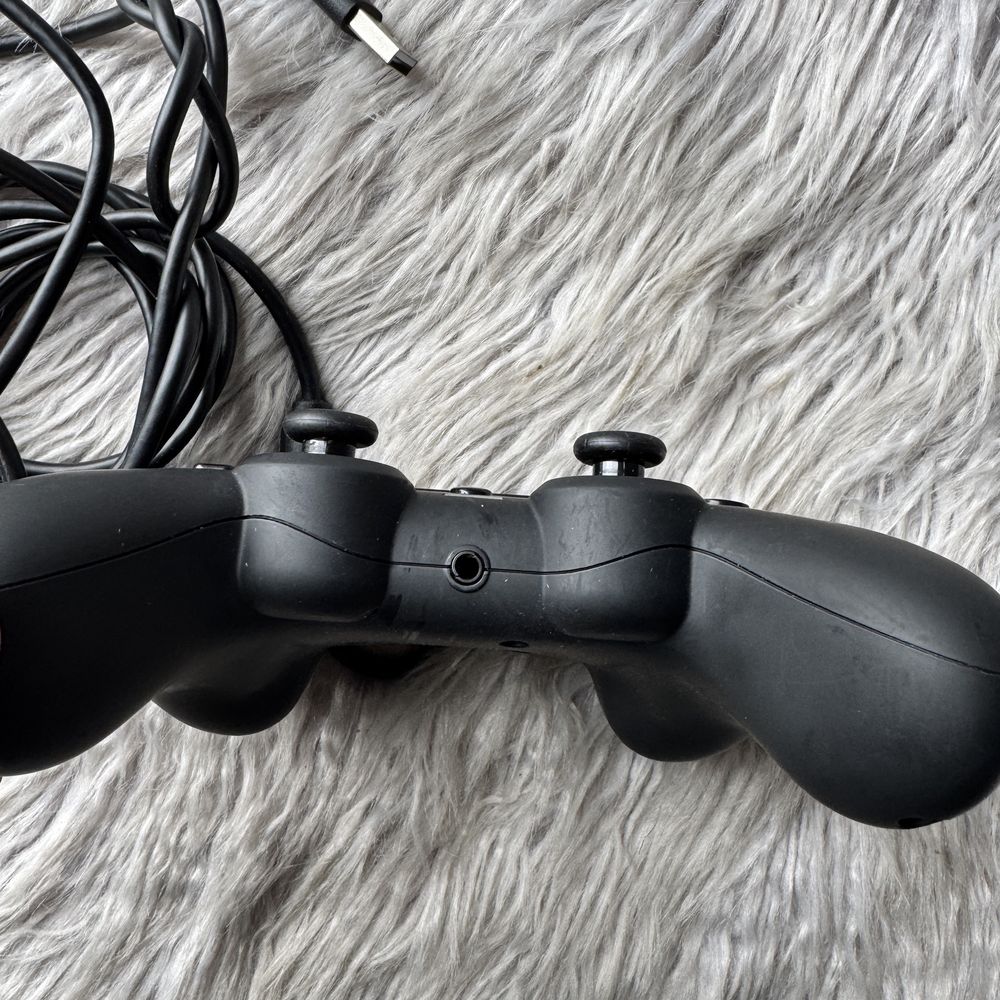 Pad przewodowy Nacon PS4