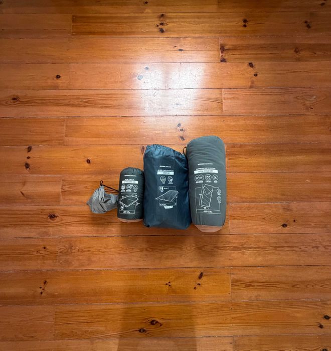 colchão, saco-cama, almofada de campismo e bomba elétrica QUECHUA