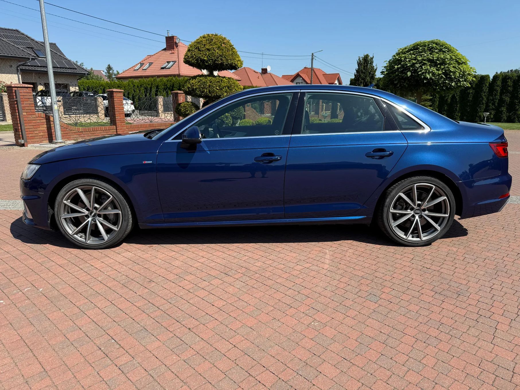 Audi A4 Audi A4 B9 S-LINE interior FELGI RS