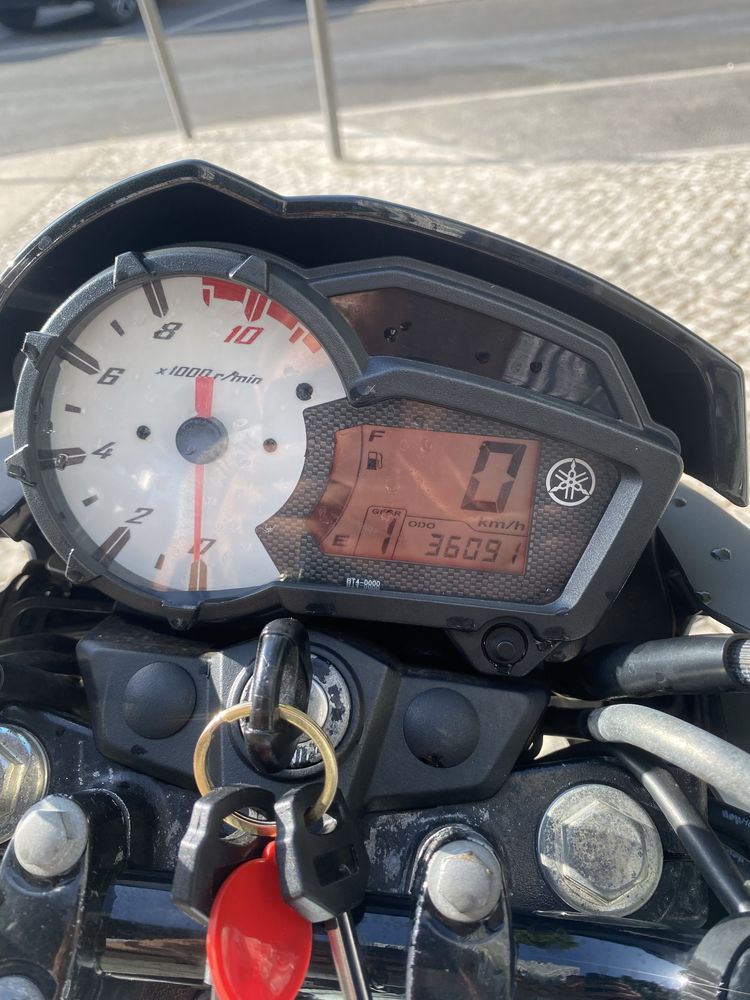 Yamaha YS 125 - branca