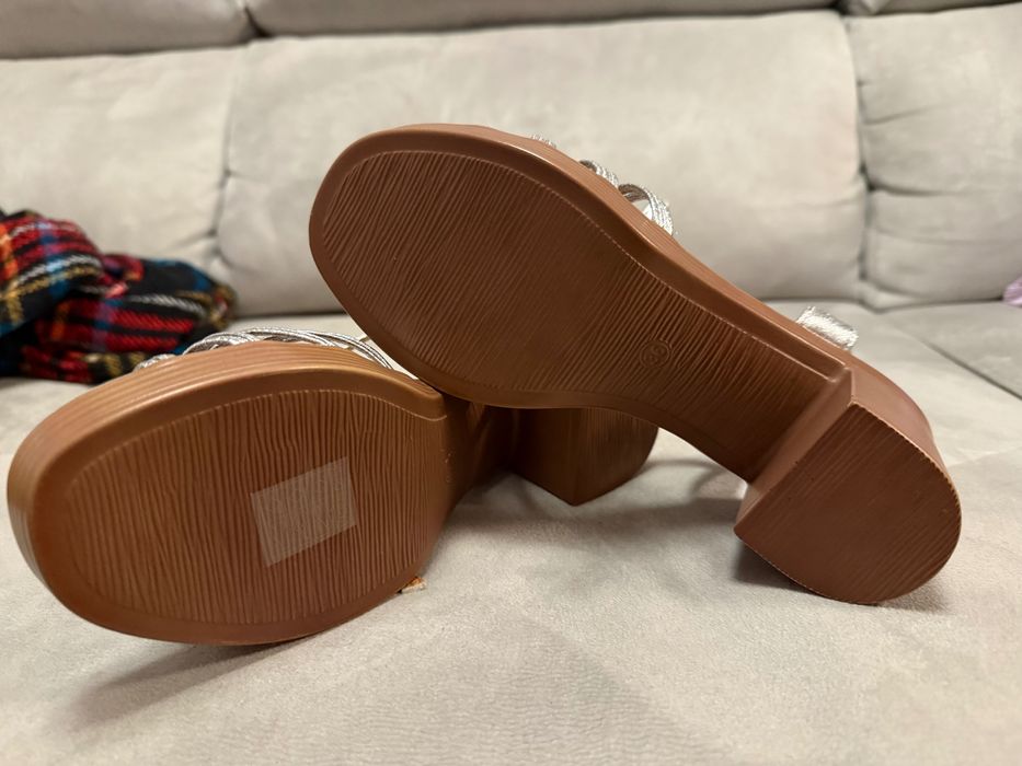 Sandálias prateadas