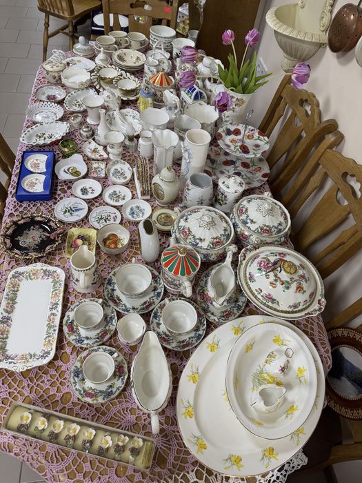 Колекційний посуд з Англіі в наявномті