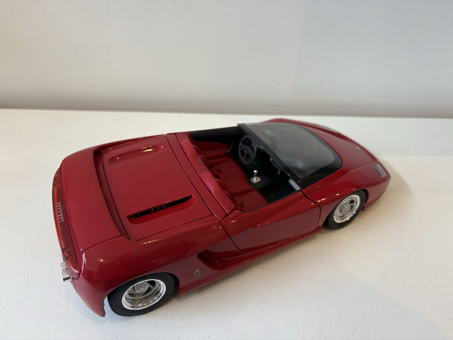 Model Ferrari Mythos 1:18 Revell (bburago maisto welly)