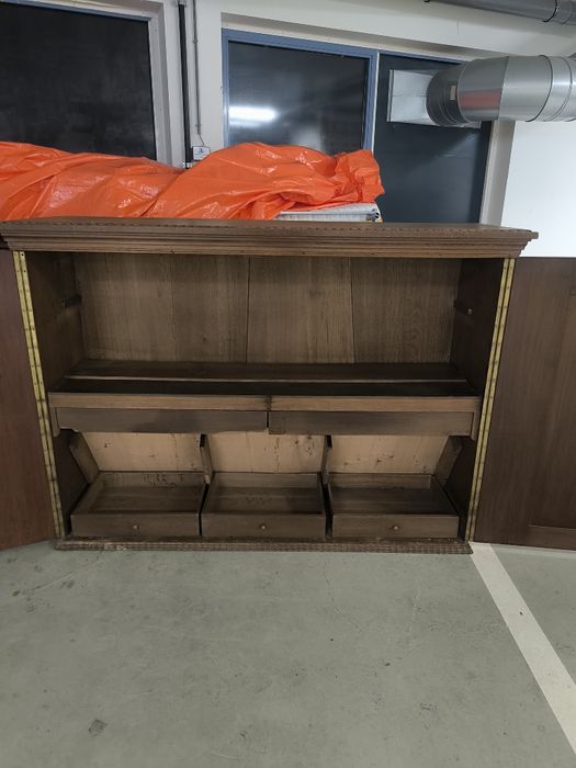 Dębowa szafa, 2 drzwiowa z litego drewna.