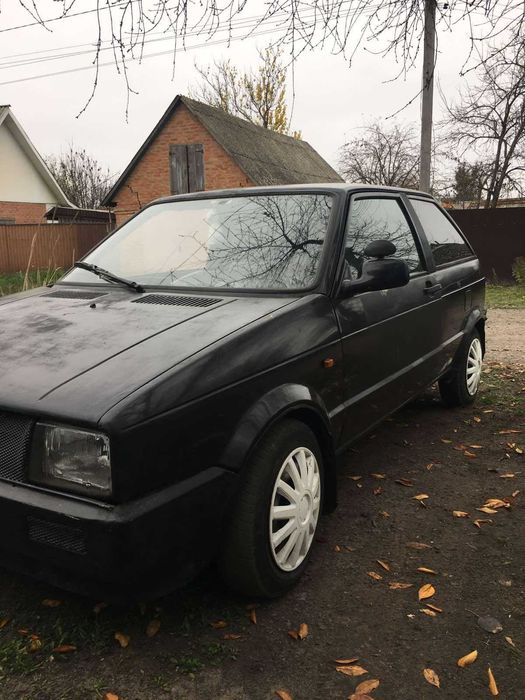 Seat Ibiza чорного кольору.