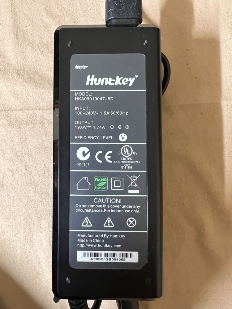 Зарядка до комп‘ютера Huntkey модель HKA 09019047- 8 D