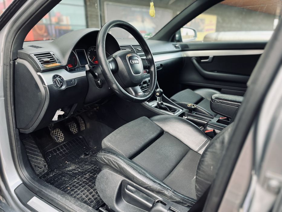 Свіжопригнана Audi A4B7 S-line 2004 рік