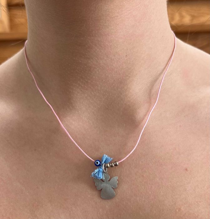 Colar Mulher com simbolo (anjo)