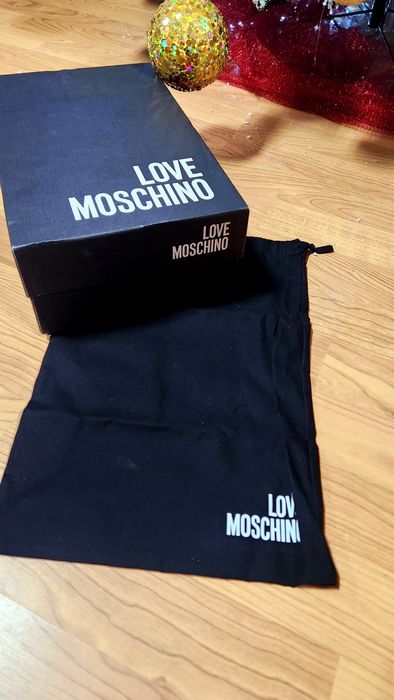 Caixa e dustbag com certificado Love Moschino