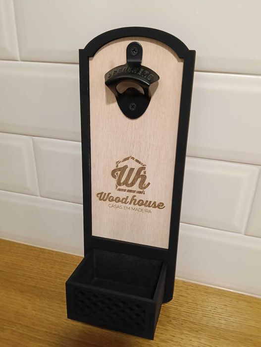 Abridor de Garrafas de Parede em MADEIRA Personalizável