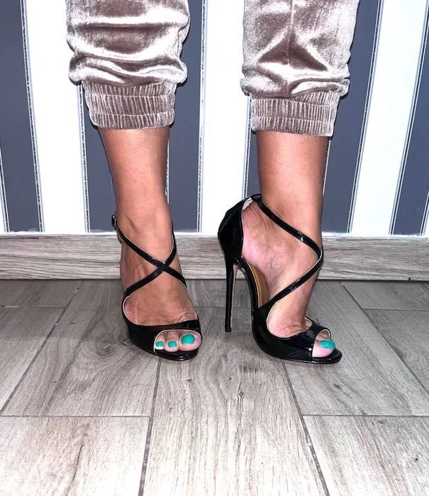 135/OD RĘKI 45 Sexy czarne wyzywające sandały szpilki Trans Crossdress