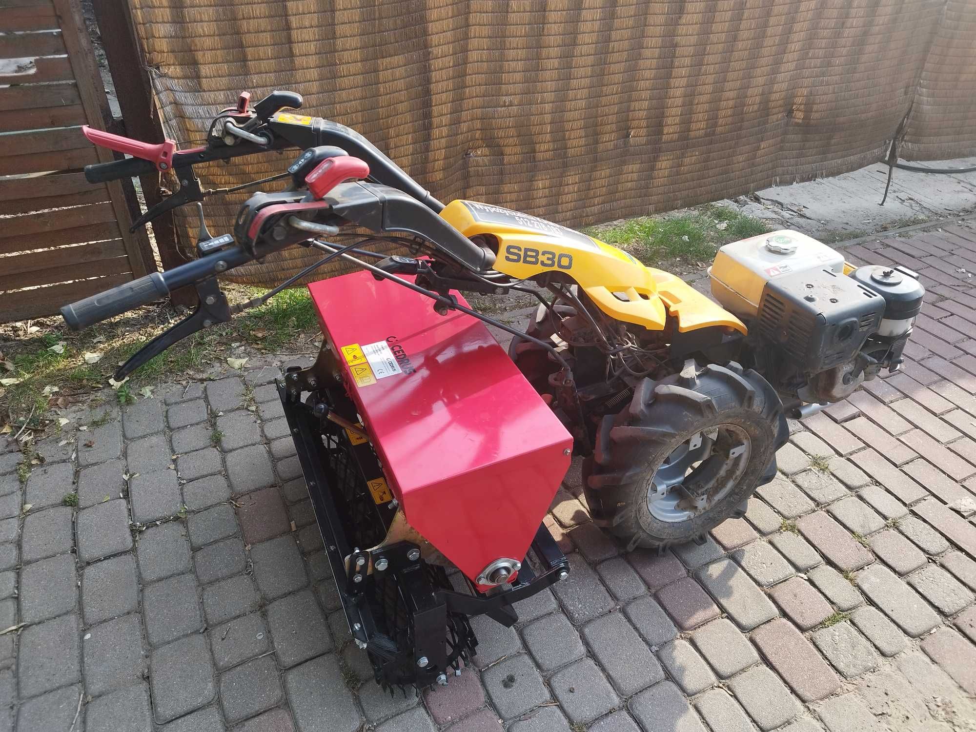 Siewnik z napędem do trawy , siew mechaniczny