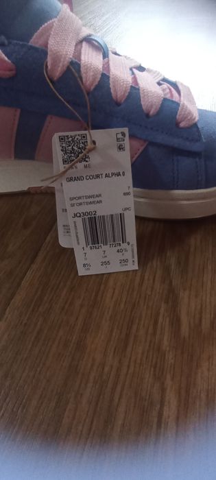 Жіночі кросівки adidas