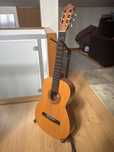 Guitarra clássica + Suporte de guitarra de pé