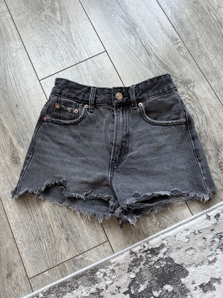 Шорти Stradivarius