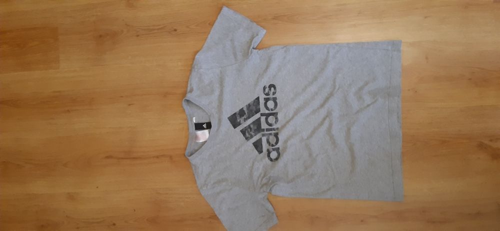 Markowa koszulka Adidas 8/10 lat