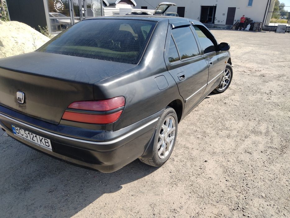 Продаю Пежо, машина їздить що дня, масла не бере ,