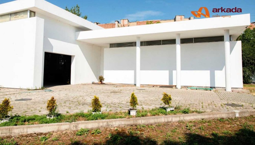 Просторе комерційне приміщення по вул. Євгена Коновальця