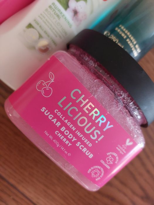 Zestaw kosmetyków Victoria's Secret peeling mgiełka żel balsam