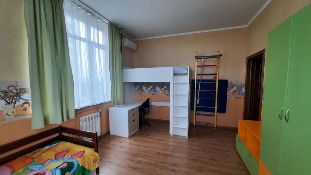 Продам 3к квартиру Хоткевича 12, власник, без комісіі