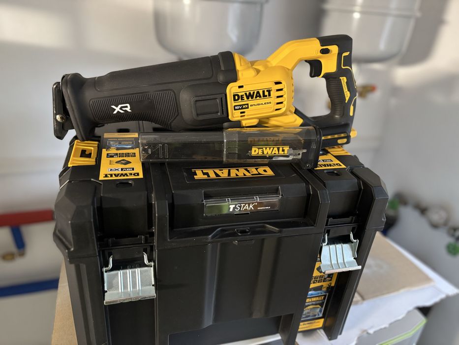 DeWALT DCS386 XR 18V Brushless piła szablasta – stan jak nowa