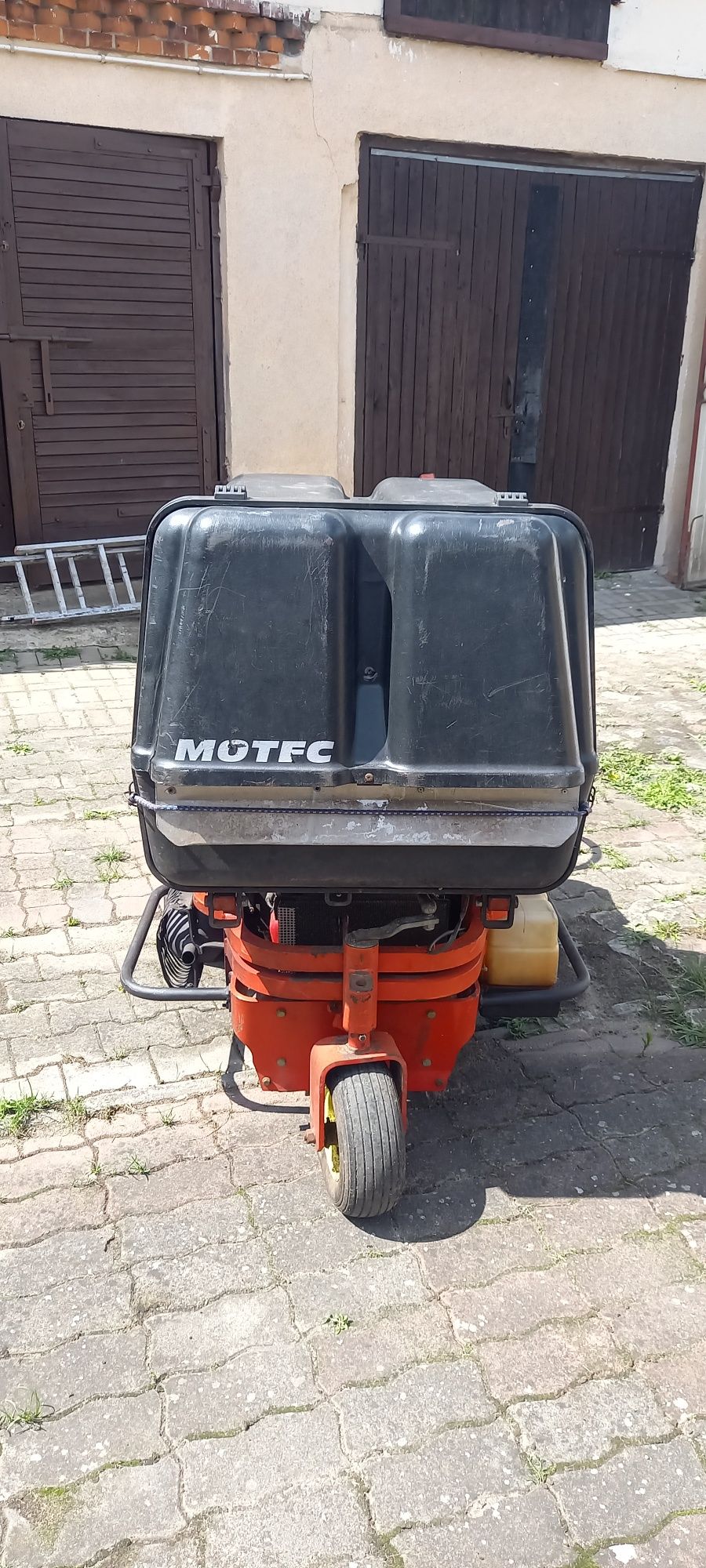 Kosiarka spalinowa traktorek MOTEC 11.9 kW