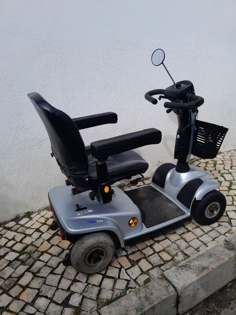 Scooter de Mobilidade Leo Invacare (usada)