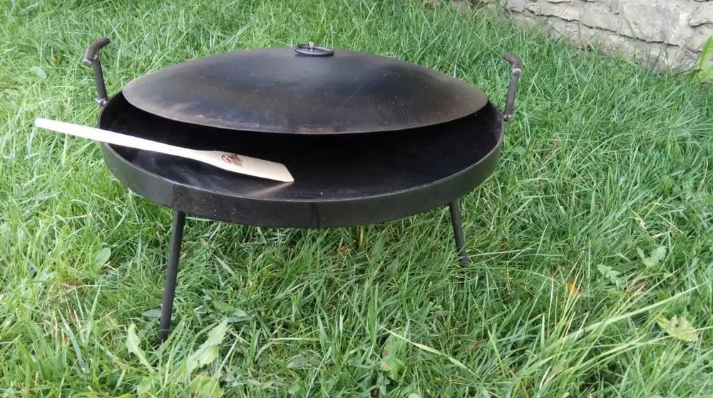 сковорода з диска для пікніка або мангала з кришкою