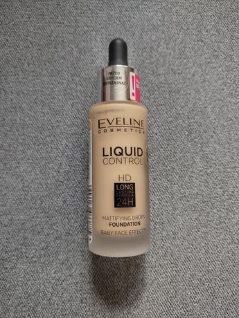 Podkład Eveline liquid control