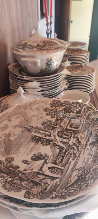 Serviço de jantar em porcelana Coimbra, completo