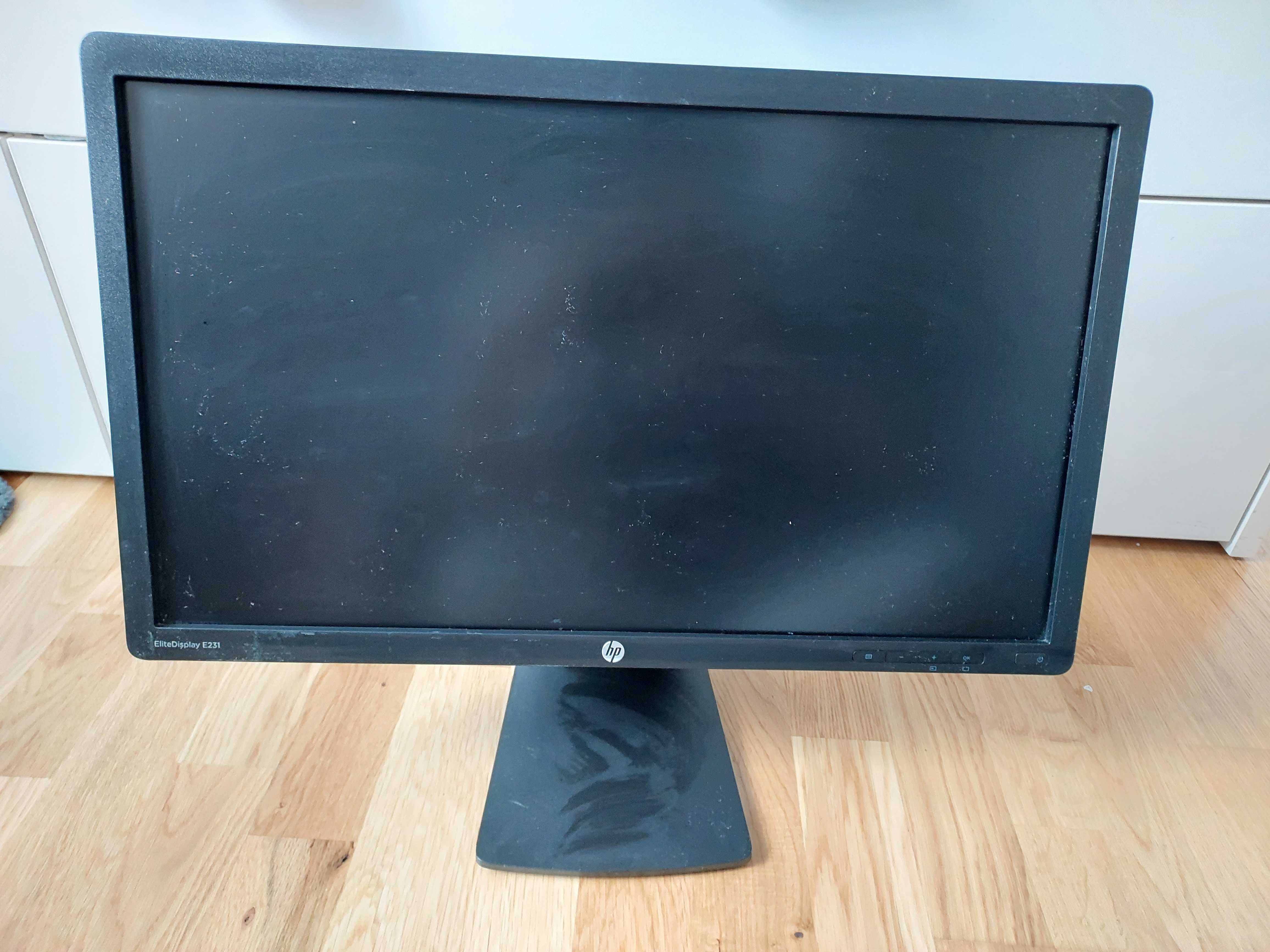 Komputer SFF HP 800 G1 i5-4570 RAM 12G SSD 256+HDD 500, Monitor 23' HP